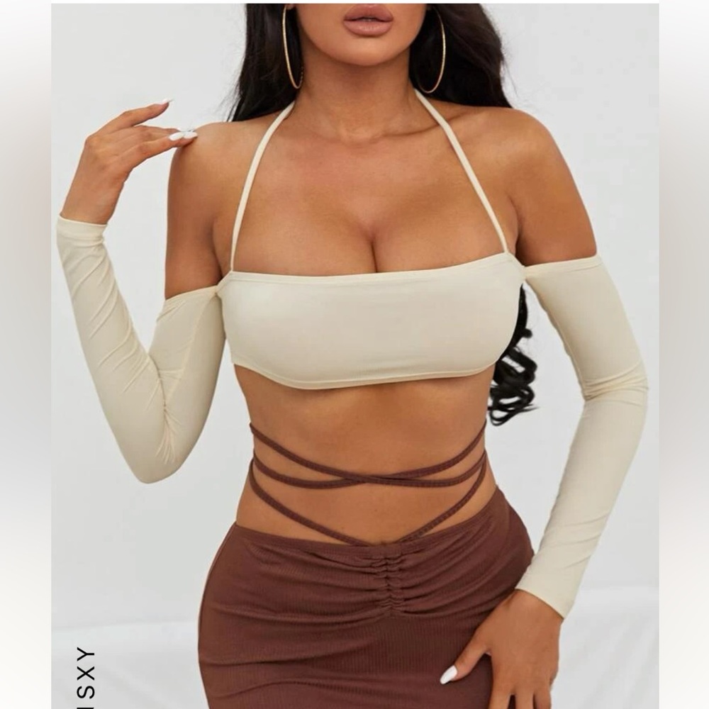 Cold Shoulder Crop - L (8/10)